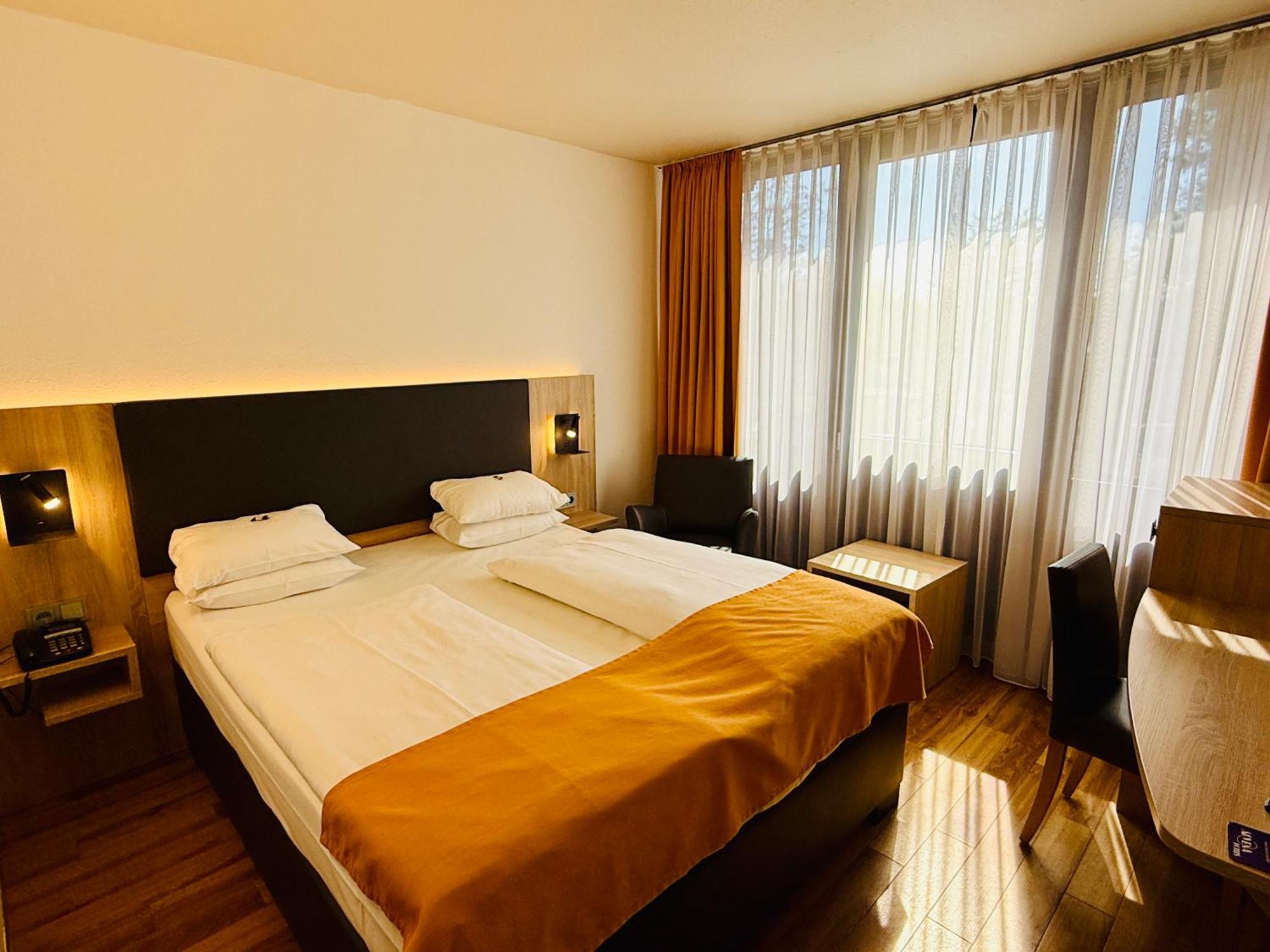 Arvena Messe Hotel Nuremberg Bagian luar foto