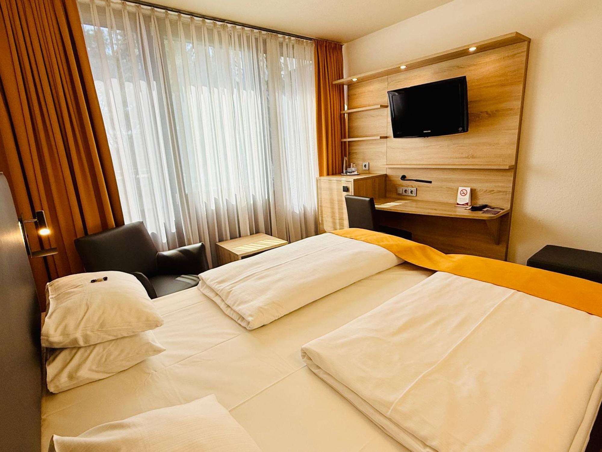 Arvena Messe Hotel Nuremberg Bagian luar foto