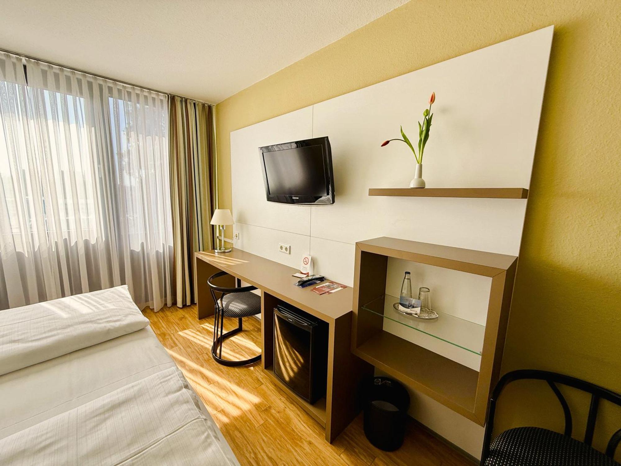 Arvena Messe Hotel Nuremberg Bagian luar foto