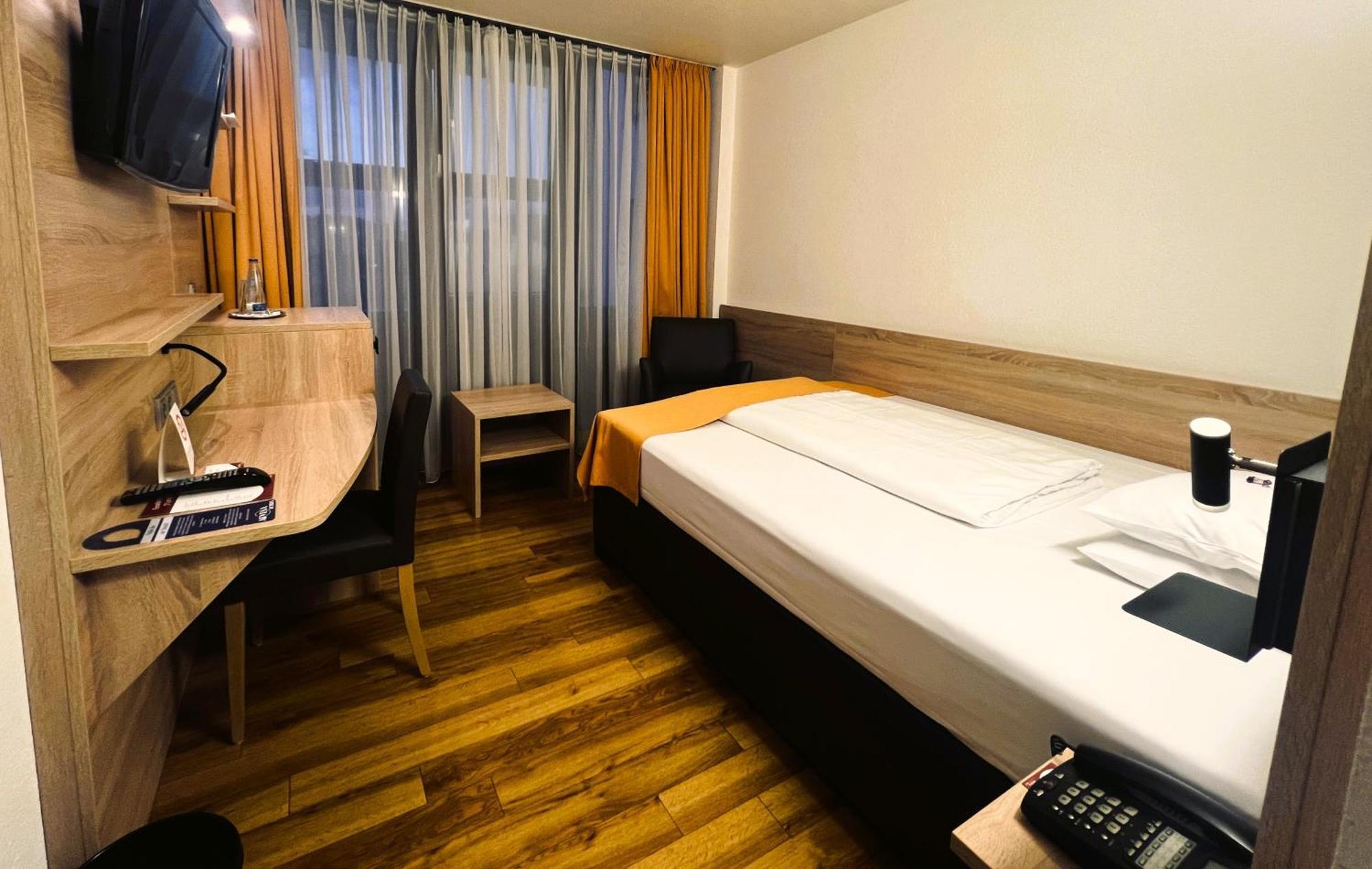 Arvena Messe Hotel Nuremberg Bagian luar foto