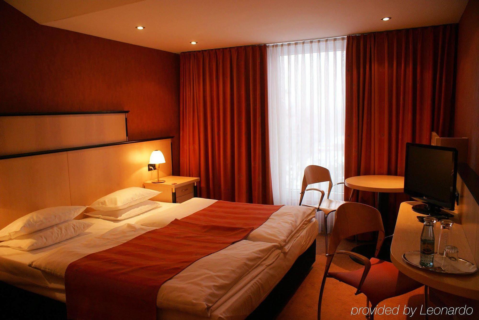 Arvena Messe Hotel Nuremberg Bagian luar foto