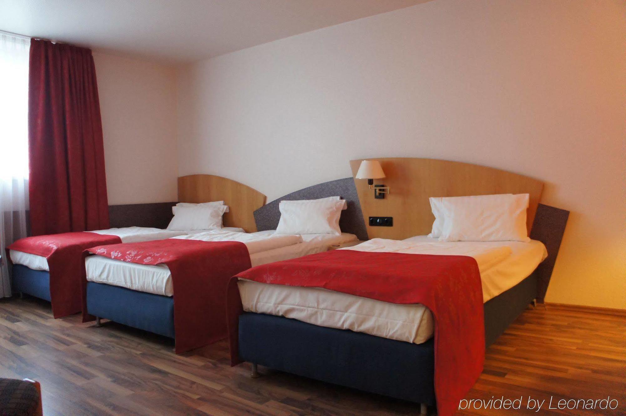 Arvena Messe Hotel Nuremberg Bagian luar foto
