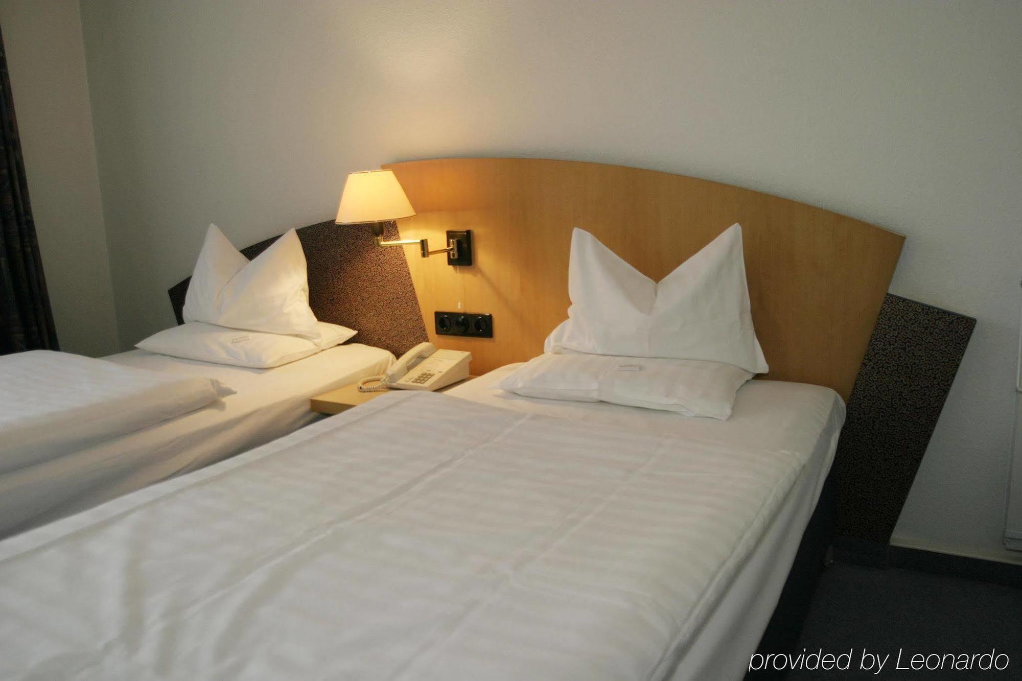 Arvena Messe Hotel Nuremberg Bagian luar foto